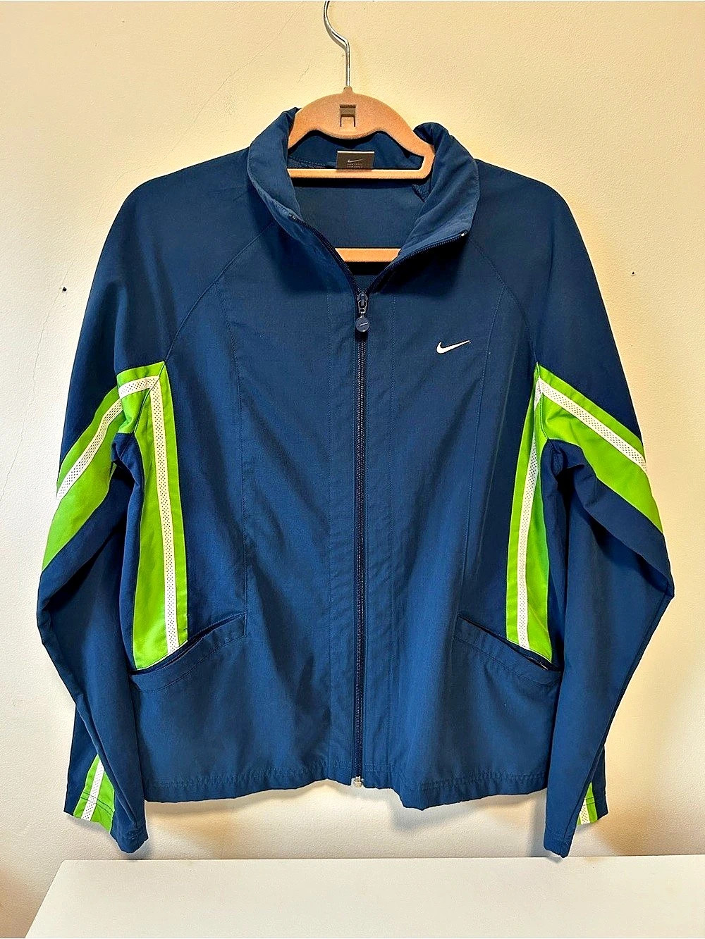 Nike Women’s Polyester Windbreaker Size Large